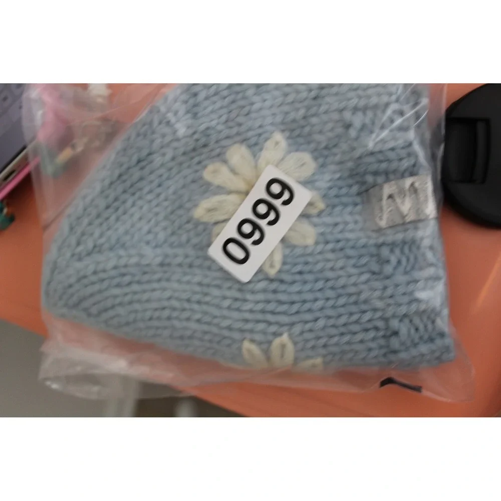 Blue 100% Wool Chunky Knit Daisy Floral Beanie Winter Hat Embroidered‎